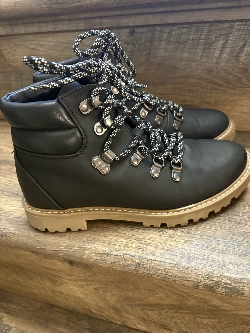 Universal Thread Black Lace-Up Hiking Boots with Tan Lug Sole